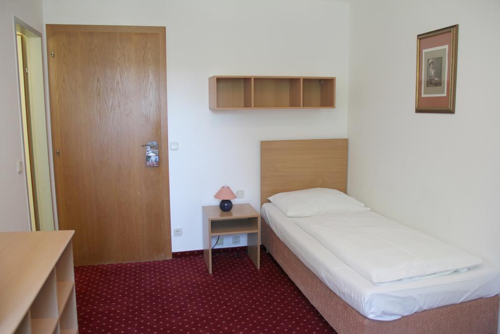 สนูซ โฮเต็ล Hotel ซาลซ์บูร์ก ภายนอก รูปภาพ